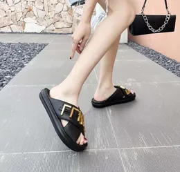 Kadın Erkek Terlik Renkli Marka Metal Mektup Sandalet Ev Bayanlar Flip Flop Moda Rahat Tasarımcı Lüks Slaytlar Sandalet büyük boy 36-45