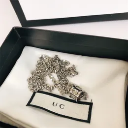 Дизайнеры ожерелья роскоши связывают сеть ожерелья для мужских женских серебряных подвесных ожерелья с буквами с ожерельями бренда