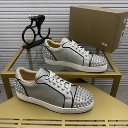 Stilvolle Herrenschuhe mit Nieten, handgefertigt aus echtem Leder, Designer-Rock-Stil, Unisex-Schuhe mit roten Sohlen, Luxusmode, diamantbesetzter Freizeitschuh für Damen 00196