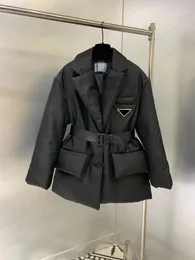 22SS 여성 자켓 디자이너 가디건 드로스트링 여성 슬림 패션 자켓 트라이앵글 라벨 포켓 아우터 웜 코트 S-L