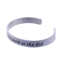 Armreif, 12 Stück, mit Gravur „She Believed Could So Did“, Armband mit offener Manschette, Edelstahl, inspirierender Schmuck für Frauen, Geschenke