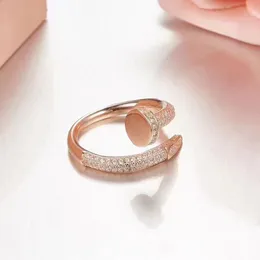 Pierścień projektanta paznokci dla kobiet/mężczyzn złota pierścionki Carti Wedding Pround Luksusowe akcesoria biżuterii Tytanowe stalowe złoto nigdy nie zanikają