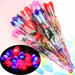LEDライトアップバラの花を輝かせるバレンタインデイウェディングデコレーション偽の花パーティー用品装飾シミュレーションローズギフトRRA786