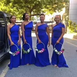 2023 Royal Blue Sirena Abiti da damigella d'onore Una spalla Lunghezza pavimento Satin Beach Plus Size Abiti da sposa per ospiti Abiti da sera formali su misura