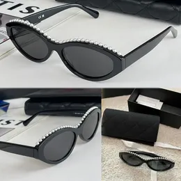 Fashion OVAL SUNGLASSES Popular Designer Sun glasses 71508 for Women Vintage trend pearl Black White elegance disco Party style Anti-Ultraviolet come with case