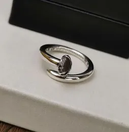 Модное кольцо для мужчин и женщин Тенденция личности панк -кросс -стиль подарок хип -хоп ювелирные изделия с коробкой NRJ2023