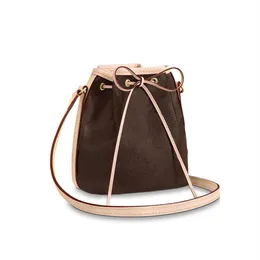 Solds axelväskor riktiga läderhög kvalitet fritid hinkväska damer purses mode pochette clutch påsar crossbody messenger246e