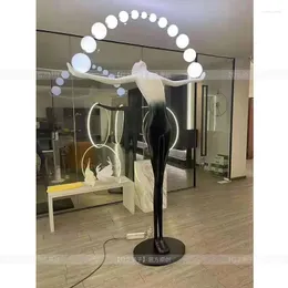 Zemin Lambaları Özel Sanat İnsan Heykeli Led Tasarımcı El Lobby Showroom Yaratıcı Büyük Figür Dekoratif Ayak Işıklar