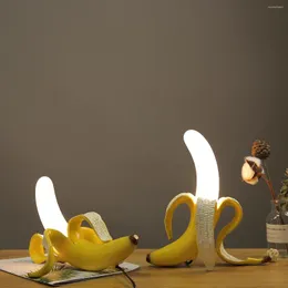 Lampade da tavolo Banana Luci notturne Art Déco Soggiorno moderno Camera da letto in vetro Comodino Lampada da tavolo Italia Home Decor Apparecchio di illuminazione