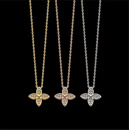 Acciaio al titanio Ciondoli a quattro foglie oro e argento Collana con diamanti pieni V-lettera collana da donna set di gioielli firmati V03