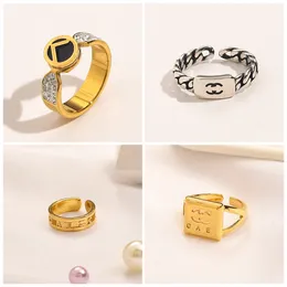 Luxury Designer Women Love Ring 925 Silver Gold Rings Copper Fashion Jewelry Anello a spirale Festa di nozze Diamante Alfabeto Accessorio regalo