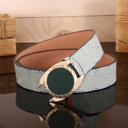 ماركة أزياء Men Men Belt Women Leather Leather Letter G Buckle Digner عالي الجودة من البقر البقر الفاخرة للرجال غير الرسمي أحزمة الذهب Sier الأسود