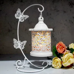 유럽 ​​스타일의 아이언 나비 훅 캔들 홀더 중공 새장 촛대 홈 테이블 장식 장식 장식
