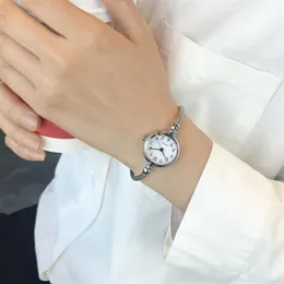 Titta på armband kvinnliga öppningsstudenter ge flickor födelsedagspresenter koreansk version av den kreativa college stilen tunna kedja klockor3063
