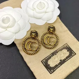 Varumärke Designer Klassisk lejon Stud Style Double G Letter 18K guldpläterade örhängen aretes Dammode Enkla smycken Retro öronnubbar Födelsedagspresenter