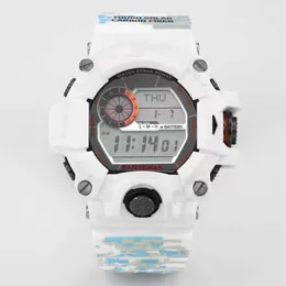 Herrkvartsvattentät 9400 Digital Watch Catman Special LED Solar Function285C