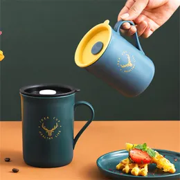 Tassen Kreative Griff Kunststoff Tee Wasser Tasse Mit Deckel Tragbare Große Milch Tumbler Staub-Proof Kalt Getränk Becher Hause Badezimmer mundwasser