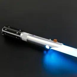 LED Light Sticks TXQSaber Anakin Świeca Lokał Gromadzi Swing Laser Miecz 12 Kolory Zmiana metalowego uchwytu z 10 dźwiękonkami Cosplay Children Toys 221031