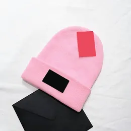 2pcs Kış Adam Noel Şapkaları Kadın Spor Moda Beanes Skulies Chapeu Caps Pamuk Gorros Yün Sıcak Şapka Örgü Kapak Şeker Gümüş Örgü Şapk