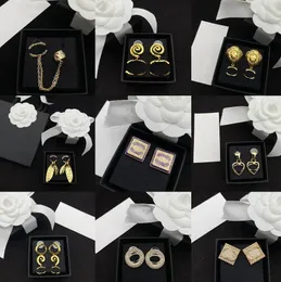 Eleganz der Damen-Perlen-Anhänger-Bolzen-Kristall-Kreis-Buchstabe-Charme-Ohrringe Schmuckdesigner-Marke Mode Blumen-Ohrstecker Hochzeit Party-Schmuck Geschenk-Accessoires