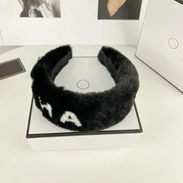 Mit BOX C Brief Designer FUR Stirnbänder für Frauen Mädchen 2022 Winter Neue Luxus Wolle Winter Stirnband Outdoor Haarband Kopf Wrap Schwarz Weiß Farben