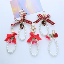 Nyckelringar Söt gitter Bowknot Strawberry Pearl Keychain för hörlurfodral Creative Cherry Pendant Key Rings Kvinnor Ryggsäck dekoration