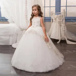 Девушка платья цветами для свадьбы винтажные драгоценности