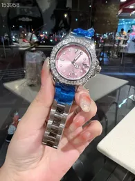 Källa till kvinnors kvartsstålband Lysande klockor med Diamond Inlaid Water Ghost