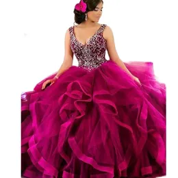 독특한 Quinceanera 드레스 v-neck ball Gown residos de 15 anos 레이스 아플리케 계단식 주름 달콤한 16 드레스 326 326