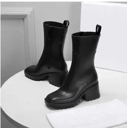 Women Shoes مصممة فاخرة سيدة قصيرة الأحذية الجوارب الكاحل منصة Soled Boot Black Genuine Hide Hide Shoe EU35-43 مع صندوق