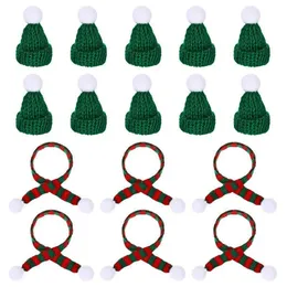 Decorazioni natalizie 20pcs Mini Cappelli di Babbo Natale Sciarpa Bottiglia di vino Decori Piccole sciarpe Berretto artigianale Piccola bambola Pianta Decor 1104