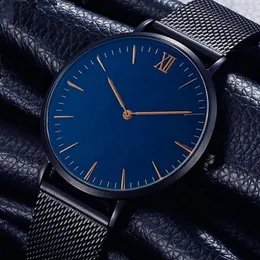 Новые мужские часы для модного бренда мужски смотрят знаменитые Quartz Quartz Watch Stainless Steel Strap Watch Watches Luxury327K