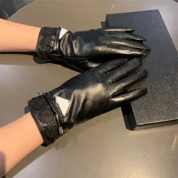 Mujeres Diseñadores Manopla Guantes de piel de oveja Invierno Lujo Manoplas de cuero genuino Marca Dedos rojos Guante Cachemira cálida Interior Pantalla táctil