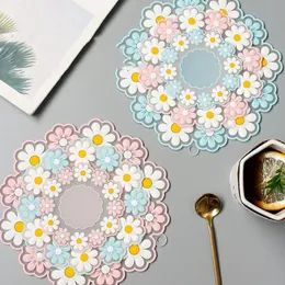 Daisy Cup Coasters Mats 15cm in Diameter Heat Resistant Anti Slip Cute Coasters for Kitchen Bar Cafe Room Decor