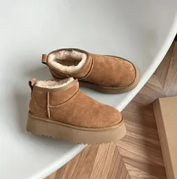 Venta caliente clásico Mini U5854 botas de nieve para mujer mantener la parte inferior engrosada bota caliente Última moda piel de oveja piel de vaca botas de felpa de cuero genuino