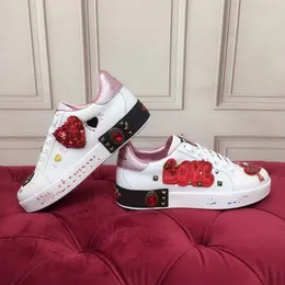 Scarpe casual da donna di design di lusso rosso rosa nero scarpe da ginnastica traspiranti resistenti all'usura per uomo donna moda Valenti low-top per il tempo libero piatto da jogging all'aperto cvb