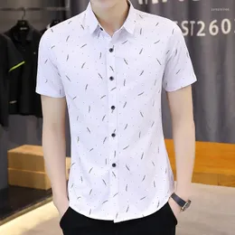 Camisas casuais masculinas Camisa de verão Versão coreana de penas masculinas Cardigan Floral Floral Fresh e Cool Breathable