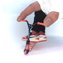 جملة ميني سبيكة النموذج التفاعلي الجدة الحسية النشاط الأصابع لعبة Scooter Skateboard Kit للأطفال
