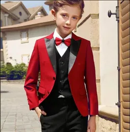 Pojke 3 stycken r￶d kostym smarta ton￥ringar topp lapel tv￥ knapp pojke tuxedos b￤r barn kostymer f￶r prom fest skr￤ddarsydda pojke jacka byxor v￤st
