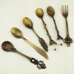 Set di stoviglie da cucina in stile reale vintage, bar da pranzo, piccole posate da caffè intagliate in bronzo, dessert per 6 pezzi/set di accessori per la casa