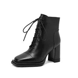 BOTAS DE TELHO DE INVERNO BOTAS CURTAS Designer feminino Round Block Block Sapatos de salto alto Sapatos de couro genuíno Camurça de couro Moda de casamento Lady YGN48-J3826