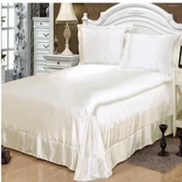 Постилочные наборы атласные шелковистые кровать бело