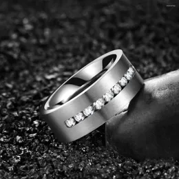 Pierścienie ślubne Kolmnsta Man Pierścień Zespół Zespół zaręczynowy 8 mm szerokość męska tytanowa kryształ inlay cz marka bague femme rozmiar 7-12