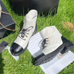 أحذية مصمم أحذية الأرض مارتن تيمبر كاوبوي سنو مصنوعة من الجلد الأسود الفاخرة عالية الكعب الكاحل لأستراليا النساء الدفء في الشتاء الجوارب