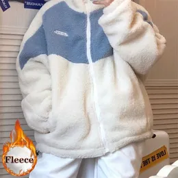 Hoodies للنساء من النوع الثقيل الشتاء النساء المخملية المرقعة الرمز البريدي الأكمام الطويلة Lambswool معاطف الصوف كبيرة الحجم معاطف غير رسمية كوريا دافئة البيضاء من النوع الثقيل 221109