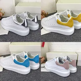 Wholesale Men Designer Shoes Martin Outdoor Platform Sneakers Chaussures Jordens Running Sport Women Luxurys Shoe DuNks Low des Chaussures 1s 11s 4s IQIJ