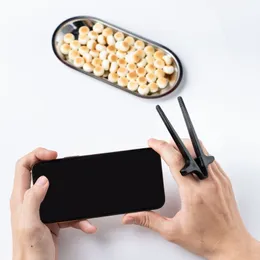 Finger Chopsticks Spela Game Handsfree Multifunktionellt mellanm￥lsklipp f￶r Gamer Gaming Snack Clips Plastic Chopstick
