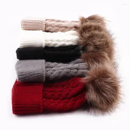 Hattar mode päls hatt för barn barn barn pojkar flickor vinter varm boll stickad faux tvättbjörn pom bobble beanie skidkap