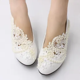 فستان حذاء أبيض كبير الحجم الزفاف المتوسط ​​الكعب النسائي لؤلؤة الدانتيل الزفاف وصيفات الشرف المصنوعة في الصين BH2110