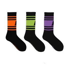 Ins Stockings kaykay hip hop harajuku stil mektubu ins pamuk orta yüzeysel uzunluk çorap erkek ve kadın atletik çorap